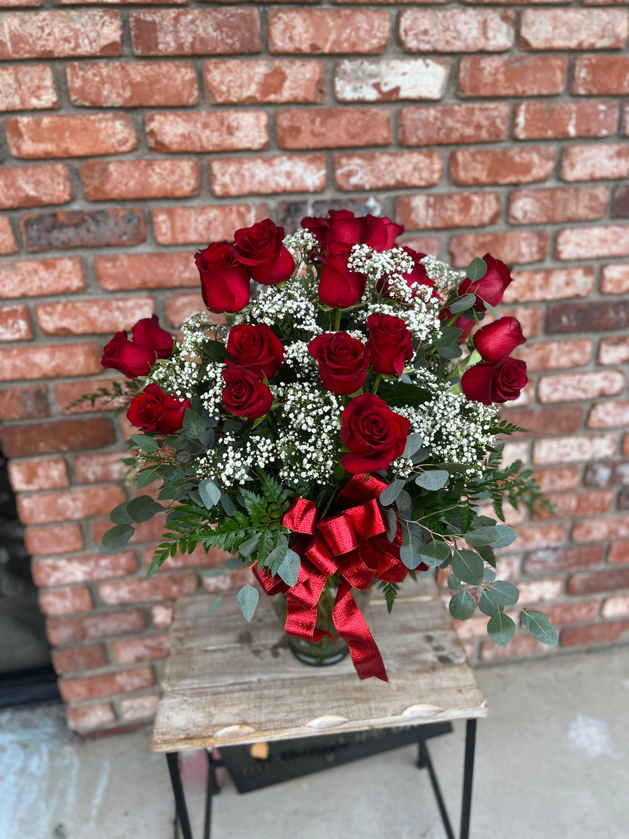Two Dozen Red Roses – Sapphire Florist